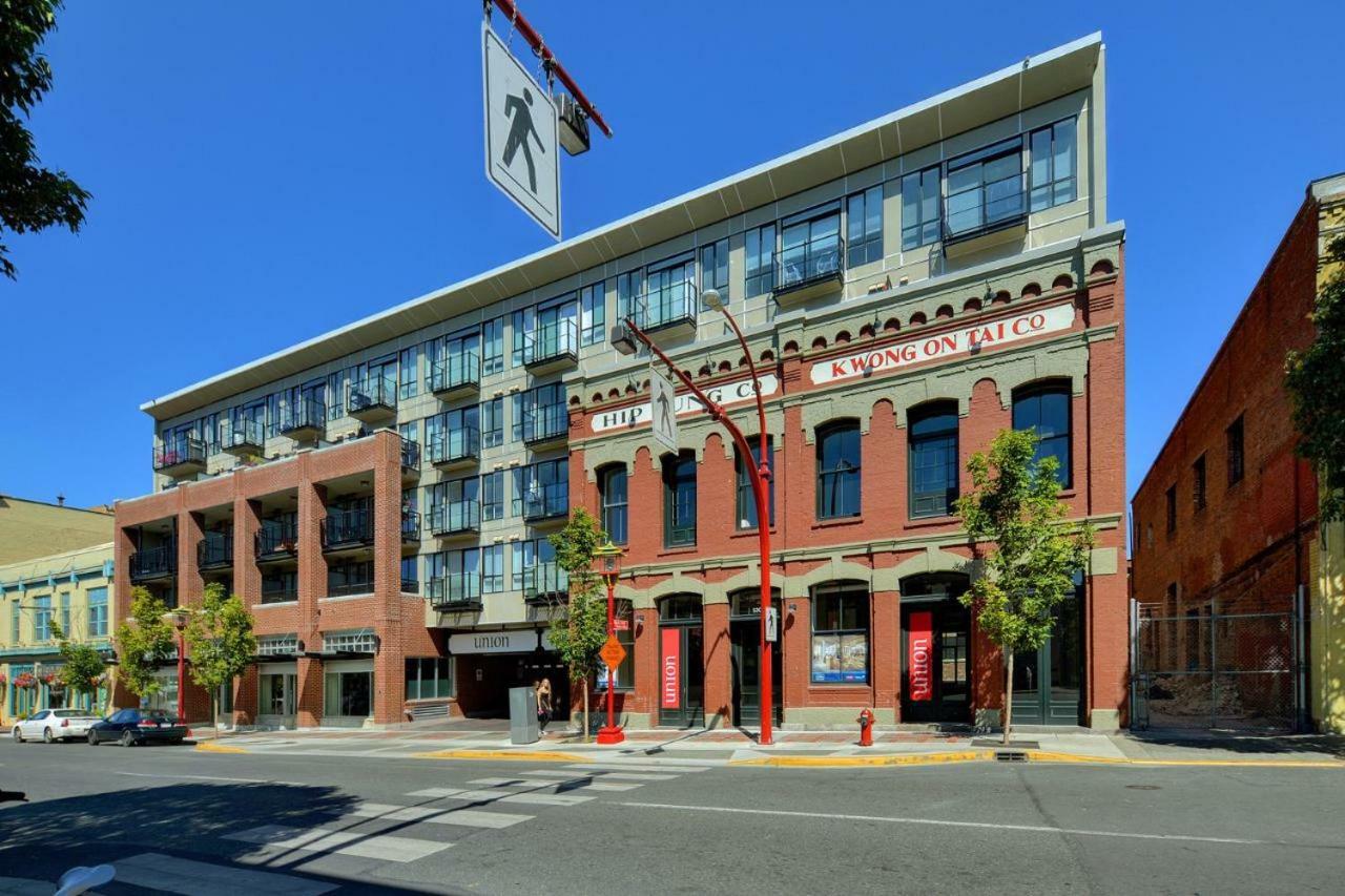 Downtown Heritage Condo With Parking Victoria Eksteriør billede