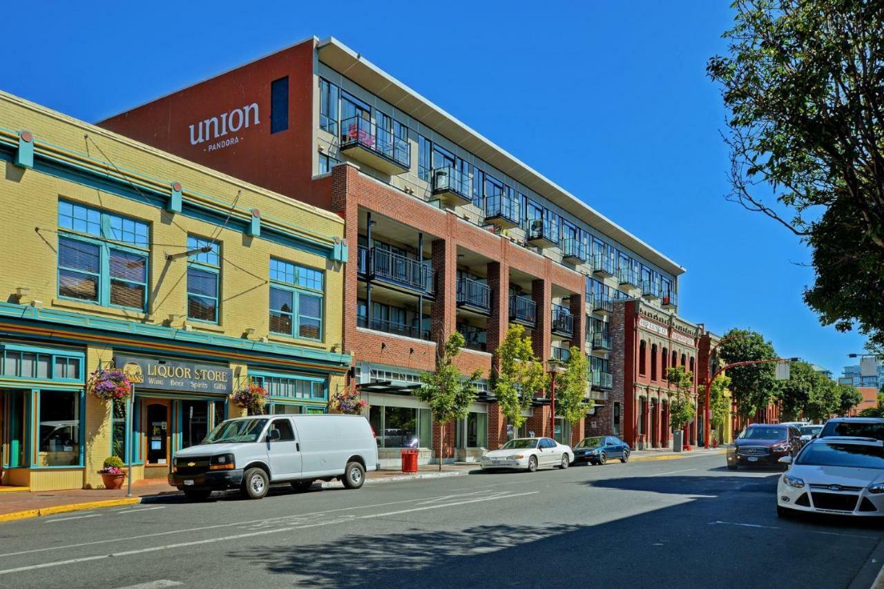 Downtown Heritage Condo With Parking Victoria Eksteriør billede